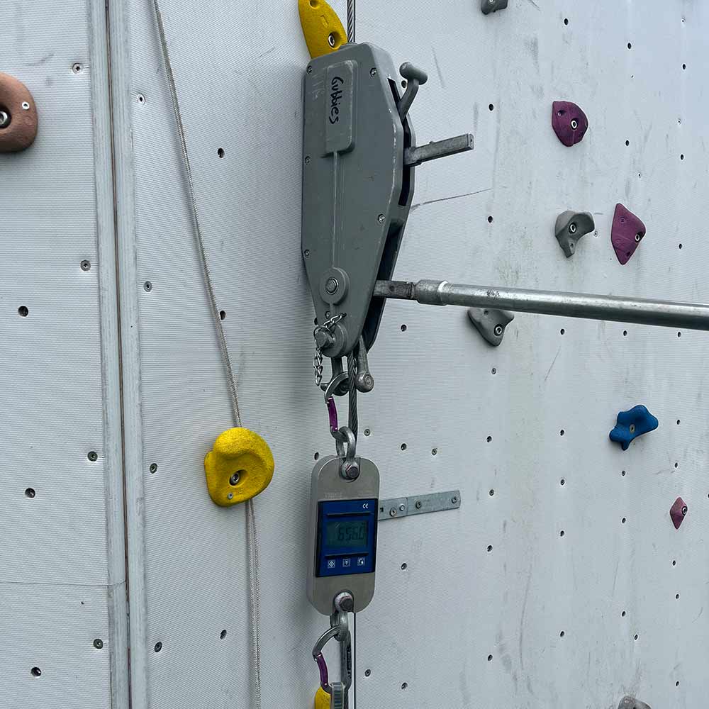 PULL TEST - CLIMBING WALL